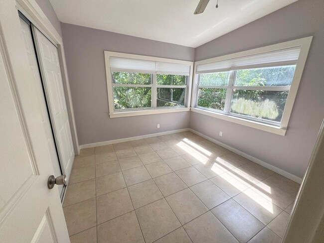 Building Photo - Modern 3 bed / 2 bath Apartment for Rent -...