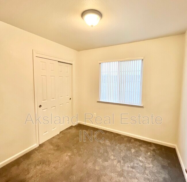 Building Photo - 445 Pearl Pl