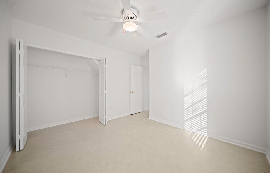 Building Photo - 10061 Vineyard Lake Rd E