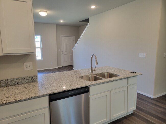 Building Photo - 2449 N Gooseberry Ln