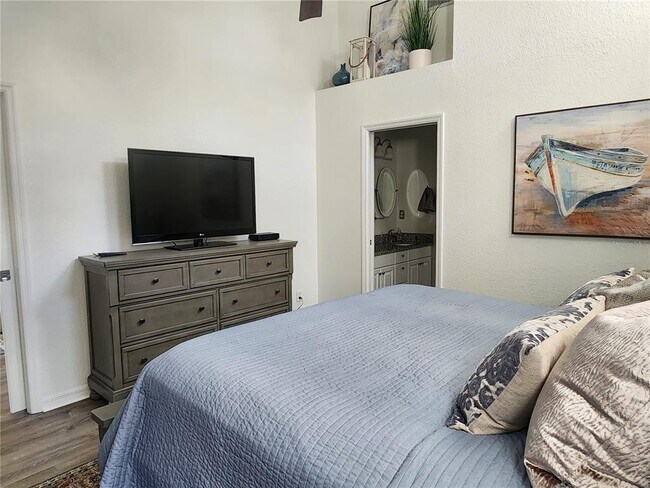 Building Photo - 6503 Fairway Gardens Dr