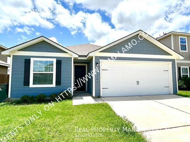 Primary Photo - **MOVE-IN SPECIAL** MUST SEE! Beautiful 3-...