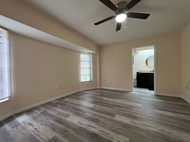 Building Photo - 18090 Avonsdale Cir