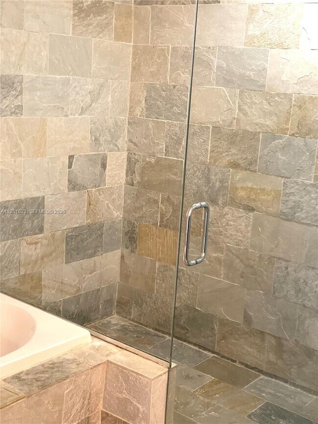 Building Photo - 2641 N Flamingo Rd