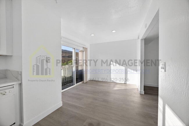 Building Photo - Remodeled 2-Bedroom Gem Near Sac City College