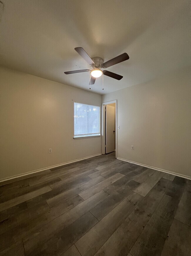 Building Photo - 9123 Alpine Trail St