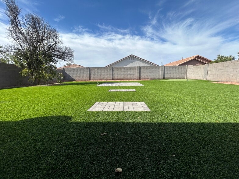 Building Photo - 9208 W Coolidge St