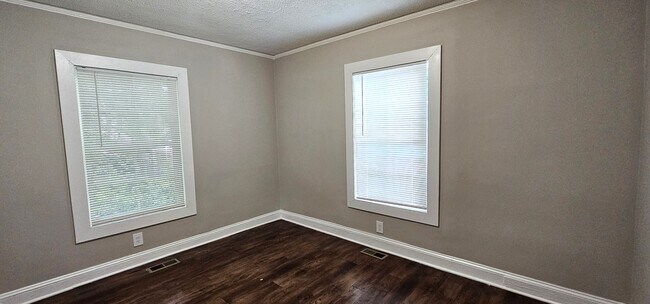 Building Photo - 1026 S Pearson St