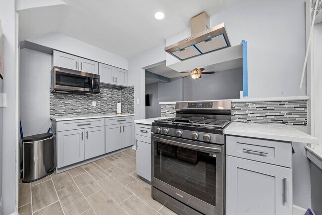 Building Photo - 6404 S Lockwood Ave