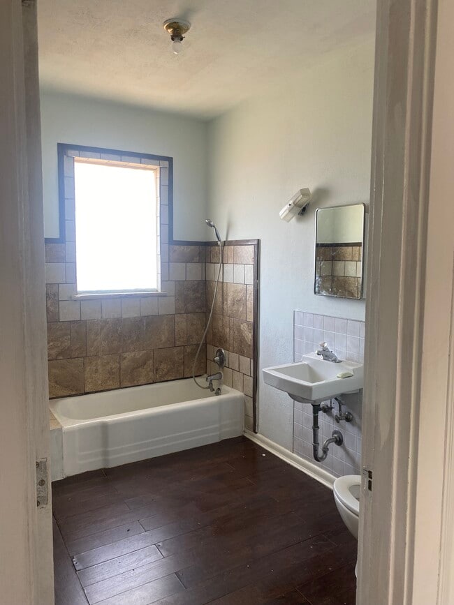 Bathroom - 1208 Fillmore St
