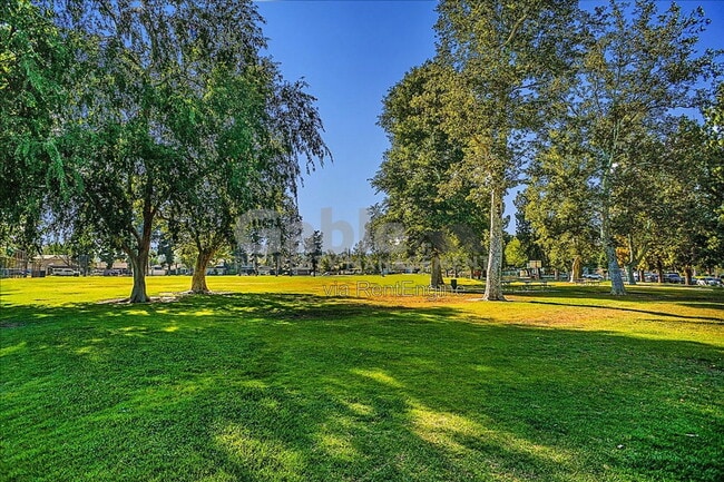 Building Photo - 25753 Rana Dr