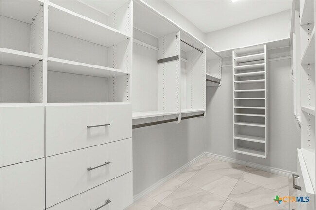 Building Photo - 5621 Bedrock Dr