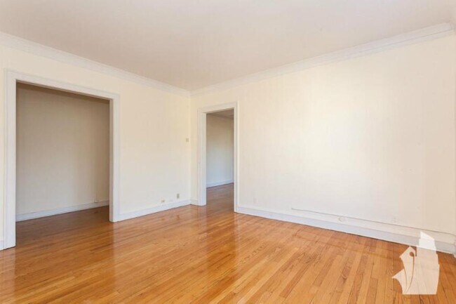 Building Photo - 2 bedroom in Chicago IL 60657