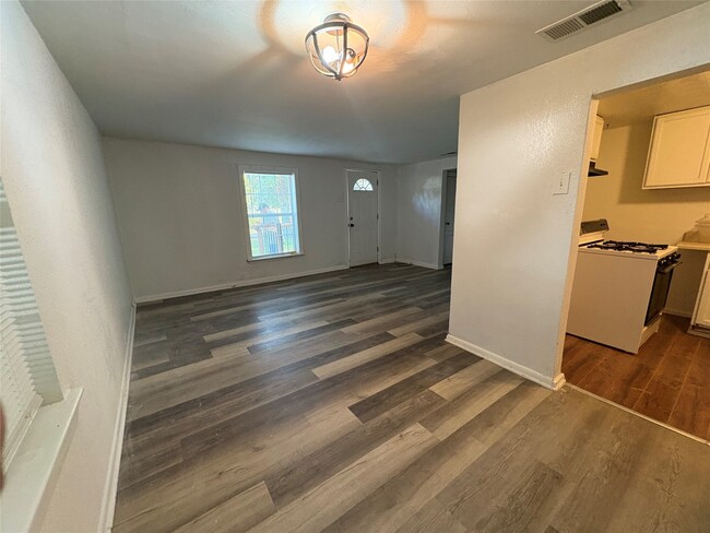 Building Photo - 5717 Eunice St