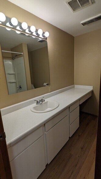 Bathroom - 1072 Mitchell Ave