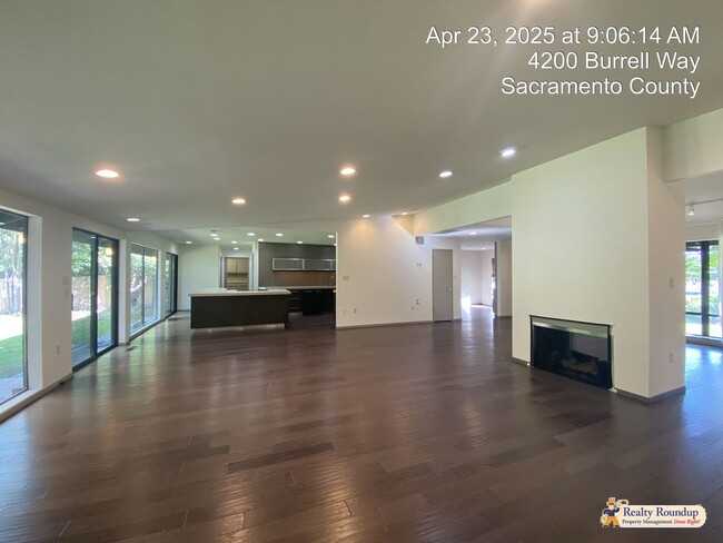 Building Photo - Sprawling Ranch with Open Floorplan & Exce...