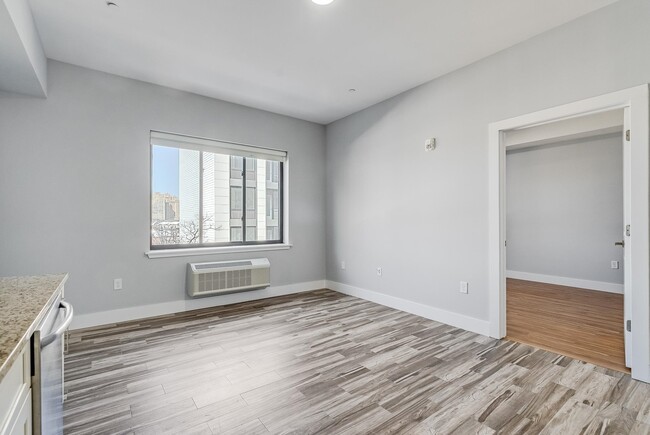 Building Photo - 424 Whiton St