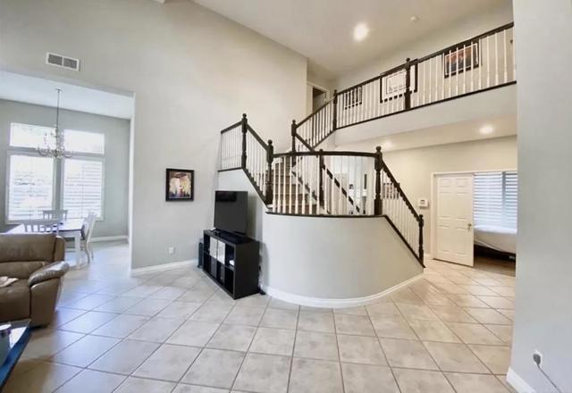 Building Photo - 4880 Eastcliff Ct