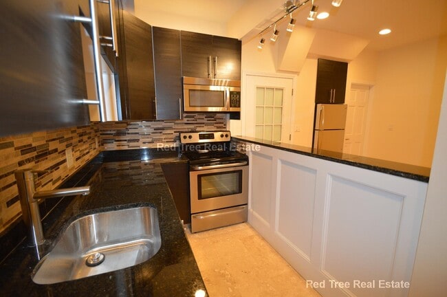 Building Photo - 1801 Beacon St