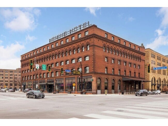 Building Photo - 700 N Washington Ave