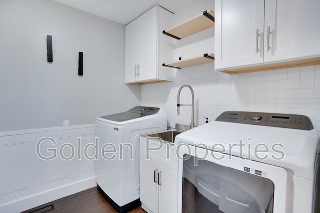 Building Photo - 4741 W Woodside Ave