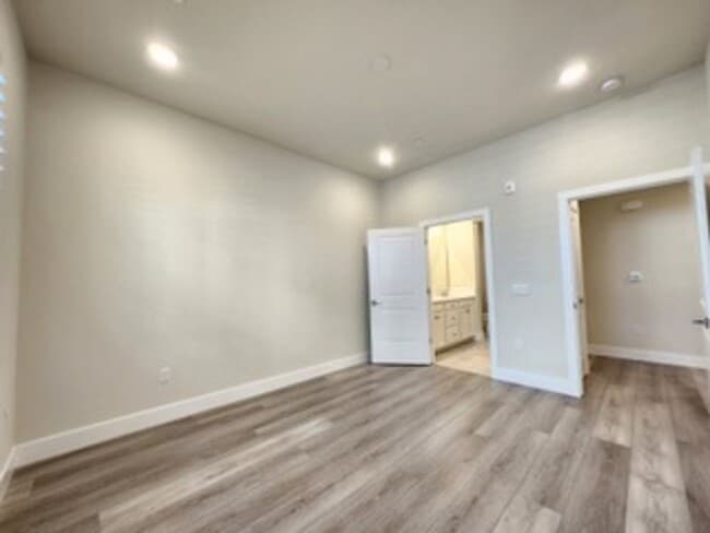 Building Photo - Upscale 2/2 Apartment in The Cannery!-$500 Off 1st Month's Rent