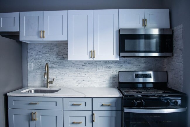 Building Photo - 105 Scranton St