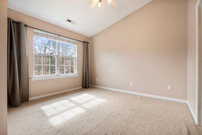 Building Photo - Conveniently located 2-bedroom, 2.5-bathroom home in Morrisville, NC