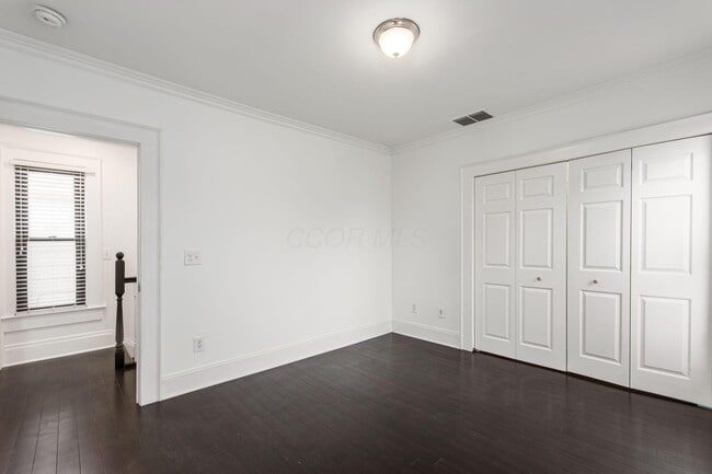 Building Photo - 106 E Gates St