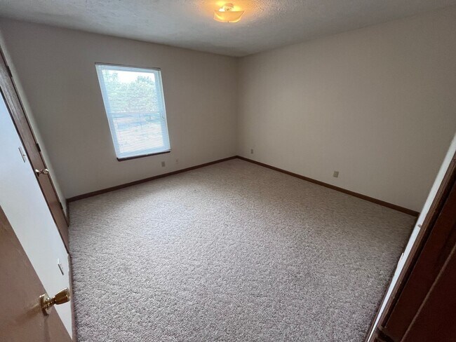 Building Photo - Sycamore Lane Apartments I