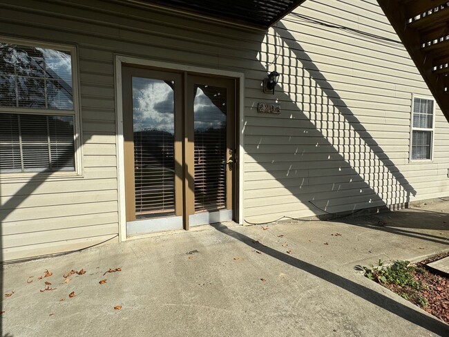 Building Photo - Candler - Two Bedroom Apt Ready for Occupa...