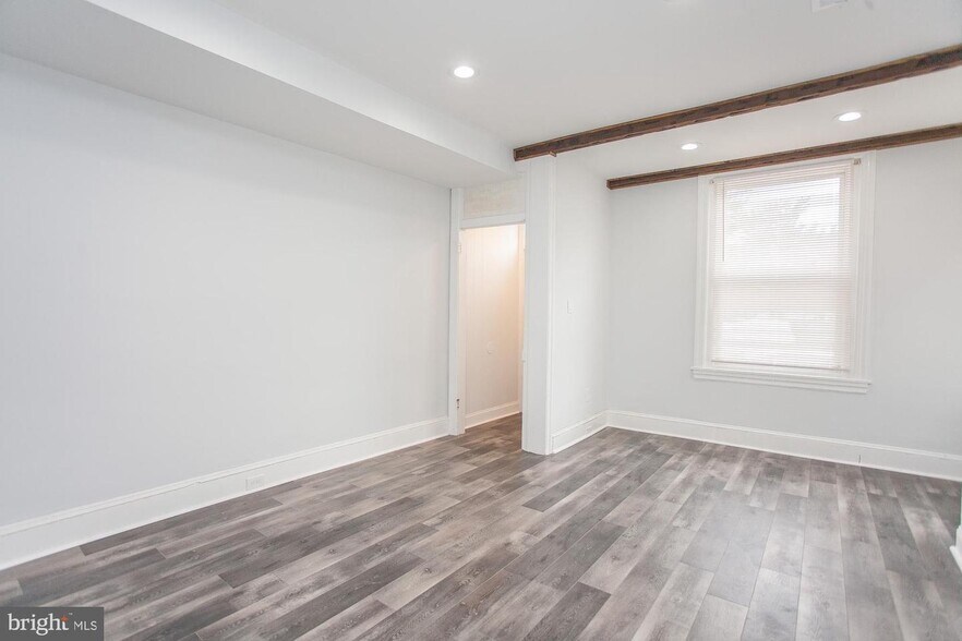 Building Photo - 5229 Ridge Ave