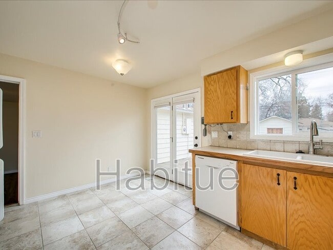 Building Photo - 4919 W Wylie Ln