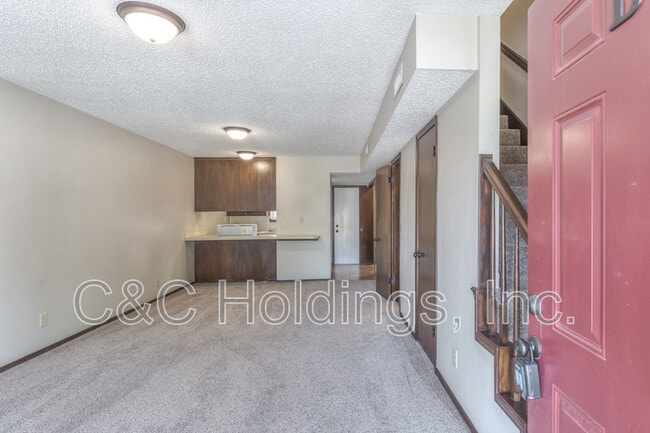 Building Photo - 644 B Earthside Dr