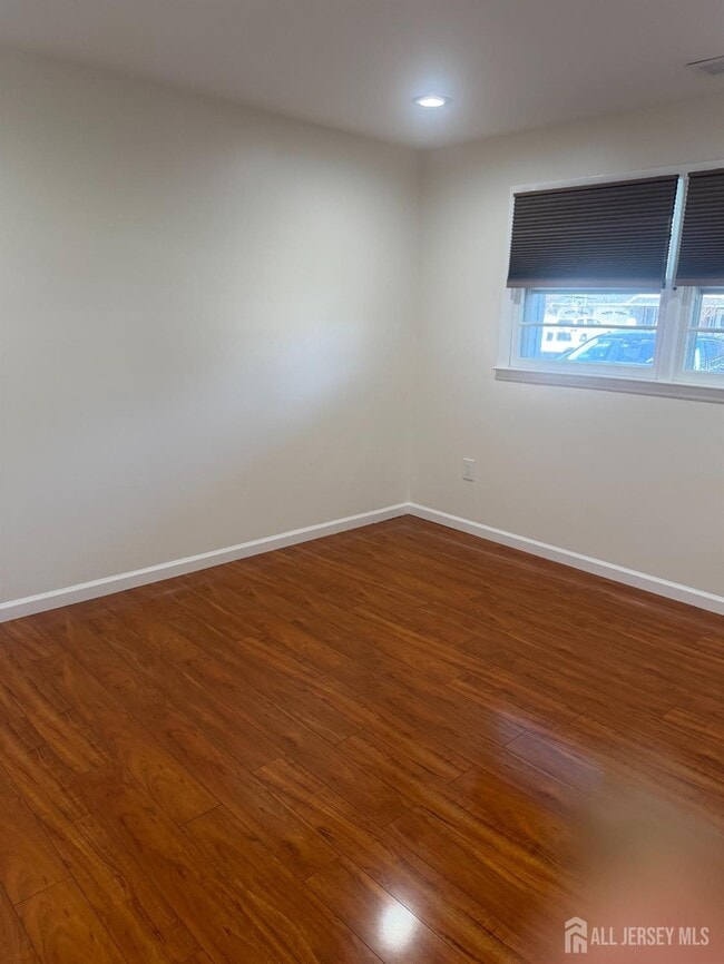 Building Photo - 13 Oakwood Dr