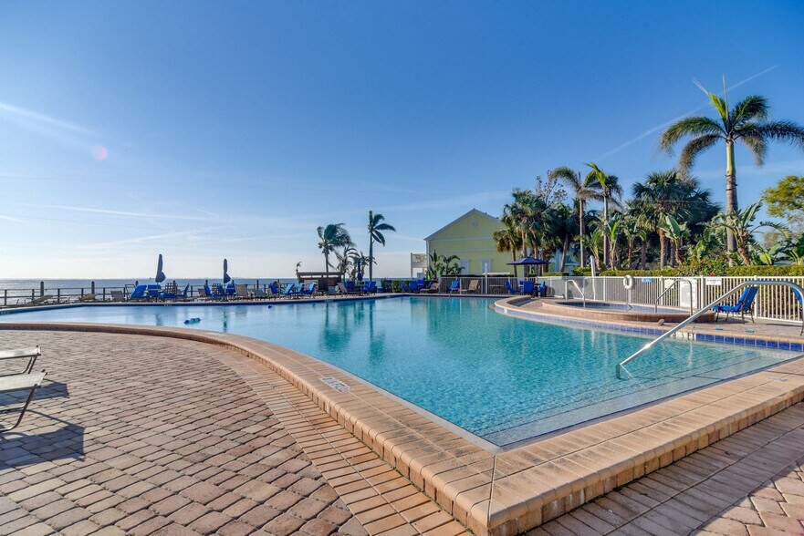 Building Photo - 5172 Coquina Key Dr SE