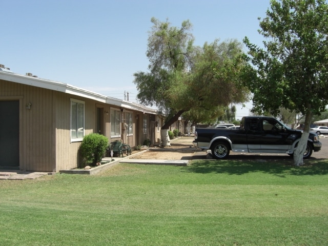 Building Photo - Desert Green