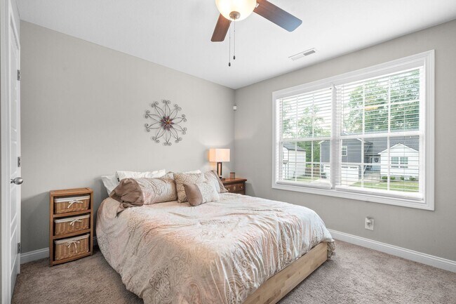 Building Photo - 3 Bed 2 Bath Home For Rent Near Downtown C...