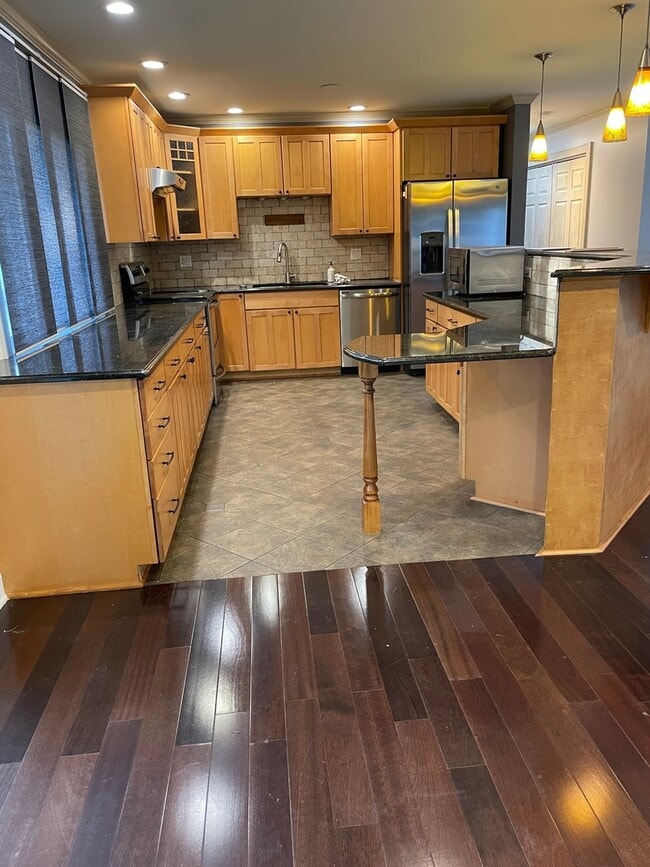 Building Photo - 4504 Normandy Dr