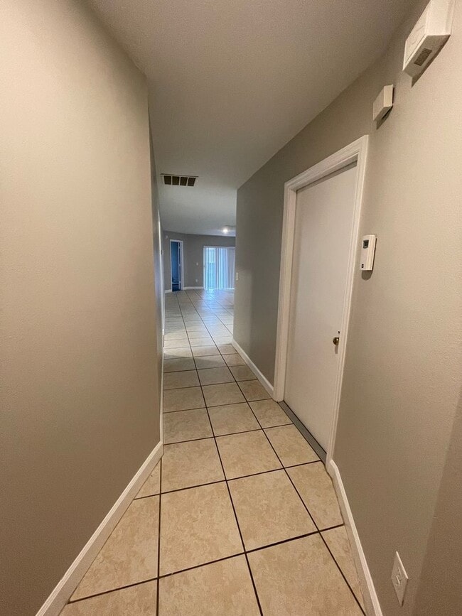 Building Photo - NEWLY RENOVATED 3/2 Duplex near Sleepy Hollow Sports Complex in Leesburg
