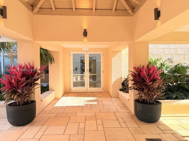 Building Photo - 400 South Pointe Dr