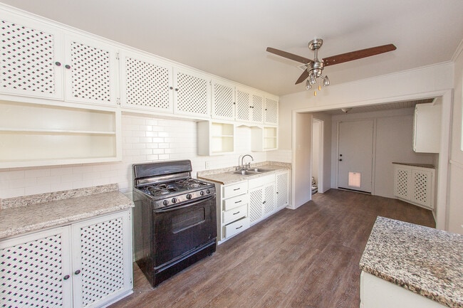 Building Photo - 1424 N Trenton Ave