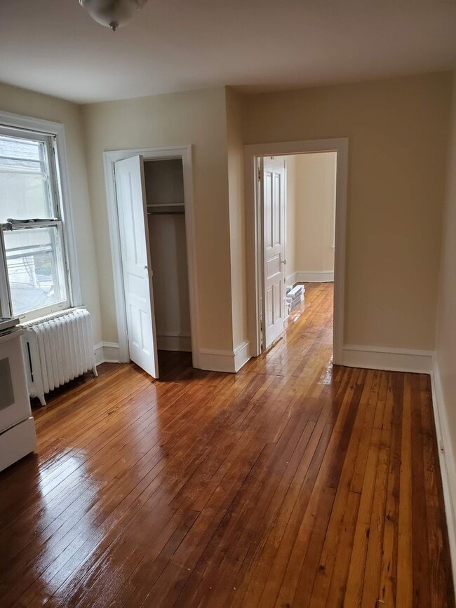 Building Photo - 2213 Mt Carmel Ave