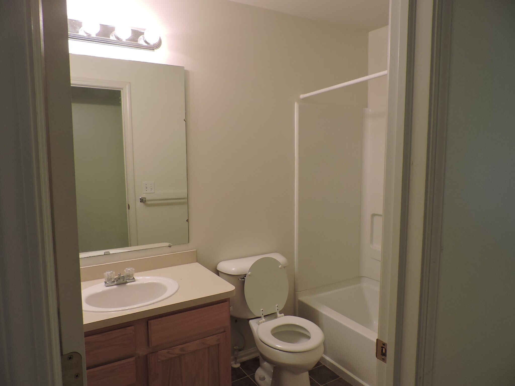 Building Photo - 668 Olde English Cir