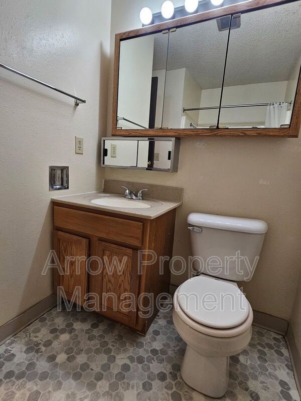 Building Photo - 1300 E H St