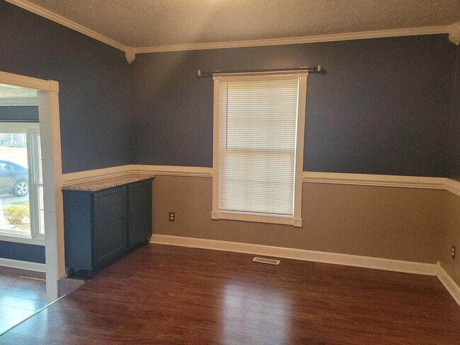 Building Photo - New to the Rental Market!  3 Bdrm/ 2.5 Bath Tri-Level Home! Located in Quiet Neighborhood!