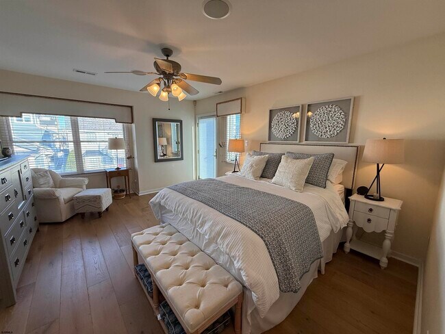 Building Photo - 4 S Iroquois Ave