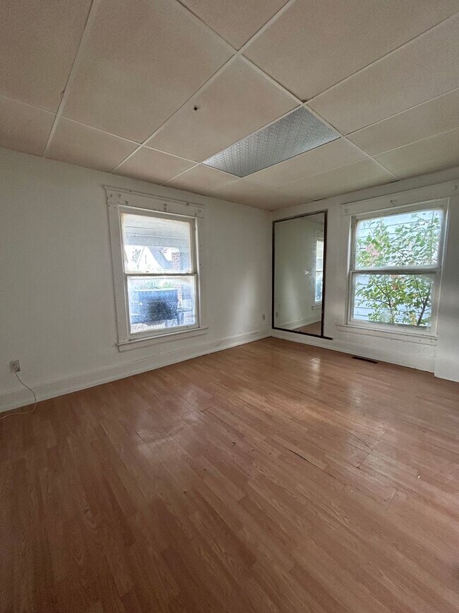 Building Photo - 512 W Battell St