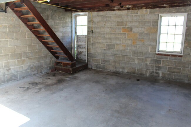 Building Photo - Semi Detached