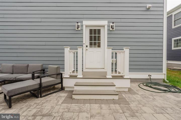 Building Photo - 1706 Torker St